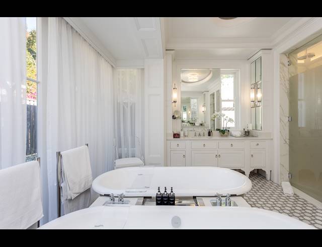 6 BEDROOM FREESTANDING TO LET IN BISHOPSCOURT